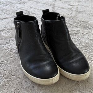 Black Leather Women’s Ankle Sneakers